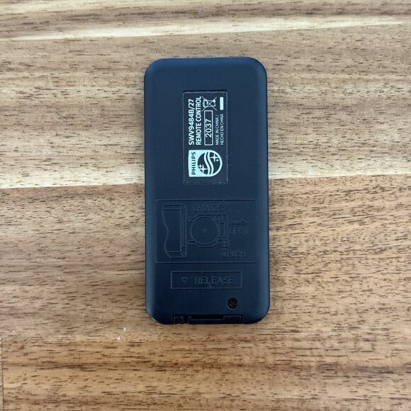 Philips 4k UHD 4 Port HDMI 2.0 Switch with remote & Power  Cord + HDMI Cable - Picture 8 of 16